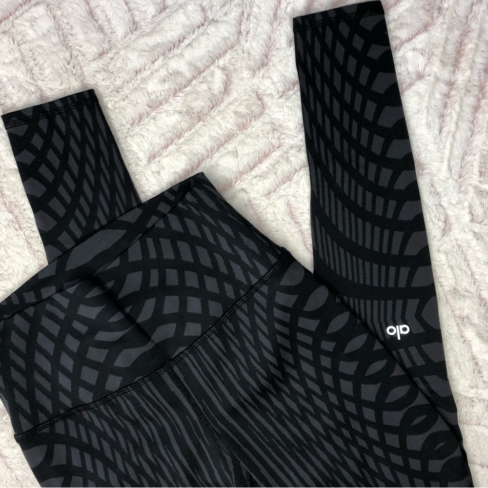 Alo Leggings - Picture 2 of 7